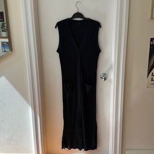Black ribbed dress.